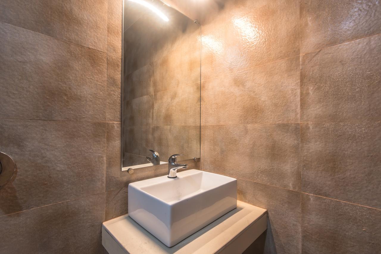 Oyo 9328 Empire Suite Navi Mumbai Exteriör bild