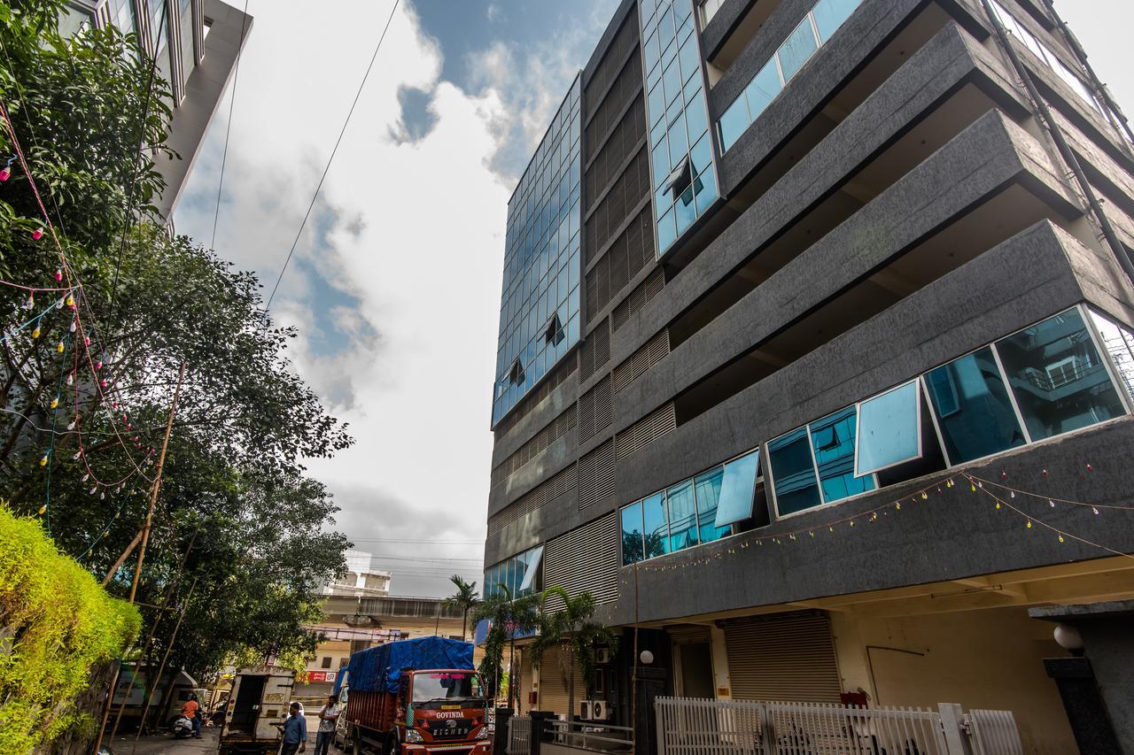 Oyo 9328 Empire Suite Navi Mumbai Exteriör bild